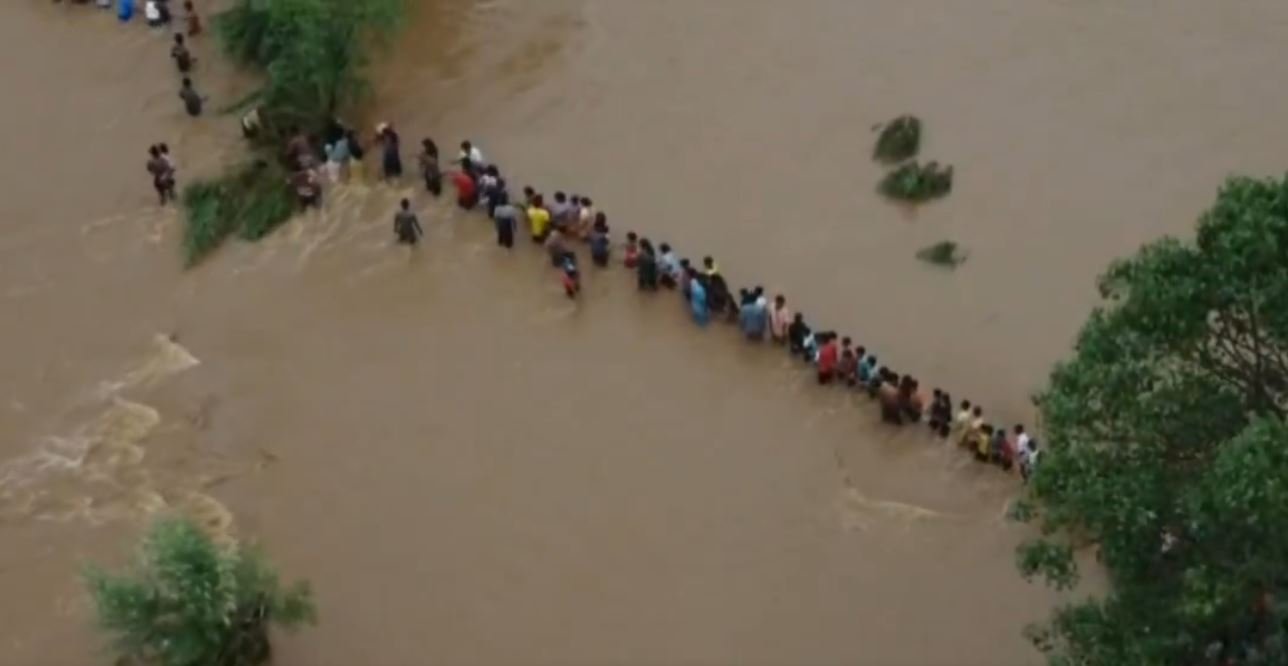 ਝਾਰਖੰਡ ਵਿੱਚ ਭਾਰੀ ਮੀਂਹ ਕਾਰਨ ਦਹਿਸ਼ਤ, ਪੂਰਬੀ ਸਿੰਘਭੂਮ ਦੇ ਇੱਕ ਸਕੂਲ ਵਿੱਚ ਫਸੇ 162 ਵਿਦਿਆਰਥੀਆਂ ਨੂੰ ਕੱਢਿਆ ਗਿਆ ਬਾਹਰ