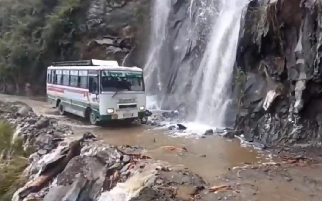 चंबा में भारी बारिश से आवाजाही प्रभावित, लोगों को करना पड़ रहा परेशानी का सामना