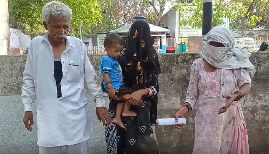 ਧੀ ਨੂੰ ਮਿਲਣ ਆਏ ਮਾਪਿਆਂ ਨੂੰ ਜਵਾਈ ਤੇ ਪਰਿਵਾਰਕ ਮੈਂਬਰਾਂ ਨੇ ਕੁੱਟਿਆ, ਸਕੂਡ੍ਰਾਈਵਰ ਨਾਲ ਕੀਤਾ ਜ਼ਖ਼ਮੀ, ਪੁਲਿਸ ਕਰ ਰਹੀ ਕਾਰਵਾਈ