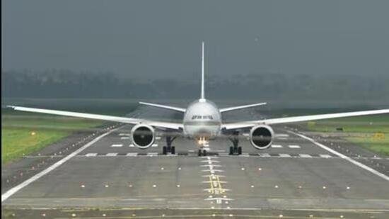 ਅੱਜ ਤੋਂ ਜਹਾਜ਼ ‘ਚ ਚਾਰਜ ਨਹੀਂ ਕਰ ਸਕੋਗੇ ਮੋਬਾਈਲ ਤੇ ਲੈਪਟਾਪ, ਬਦਲ ਗਏ ਨਿਯਮ; ਜਾਣੋ ਪੂਰੀ ਜਾਣਕਾਰੀ