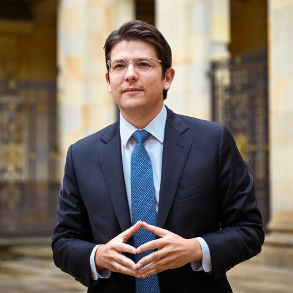 Colombia ਵਿੱਚ ਰਾਸ਼ਟਰਪਤੀ ਉਮੀਦਵਾਰ ਨੂੰ ਮਾਰੀ ਗਈ ਗੋਲੀ , ਪ੍ਰੋਗਰਾਮ ਦੋਰਾਨ ਹੋਇਆ ਹਾਦਸਾ