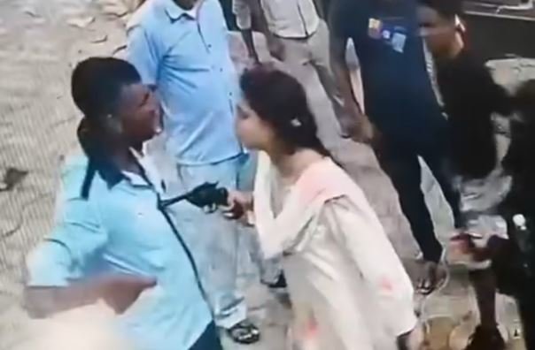 ਪਿਤਾ ਦੀ ਬੇਇੱਜ਼ਤੀ ਕਰਨ ‘ਤੇ ਧੀ ਨੇ ਪੈਟਰੋਲ ਪੰਪ ਵਰਕਰ ‘ਤੇ ਤਾਣਿਆ ਪਿਸਤੌਲ