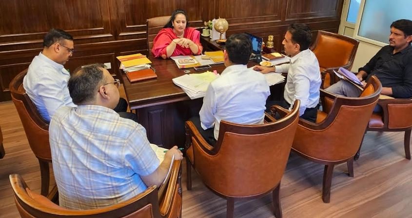 स्वास्थ्य मंत्री आरती सिंह राव ने की रेवाड़ी और नारनौल के निर्माणाधीन अस्पतालों के कार्यों की समीक्षा, कार्यों में तेजी लाने के निर्देश