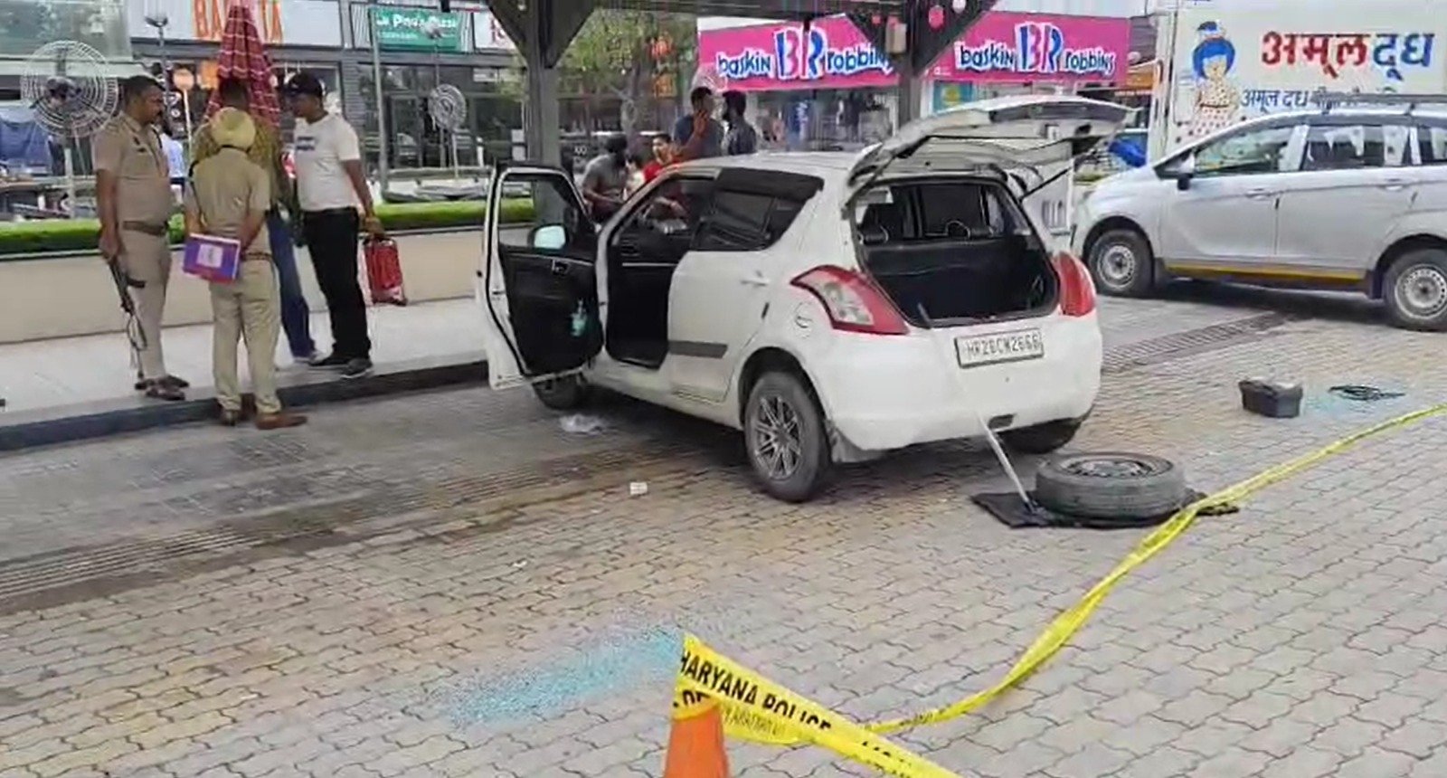 दिल्ली-चंडीगढ़ नेशनल हाईवे-44 पर होटल पर ताबड़तोड़ फायरिंग, 20 राउंड गोलियां चलाकर बदमाश फरार, रिसेप्शन पर फेंकी पर्ची