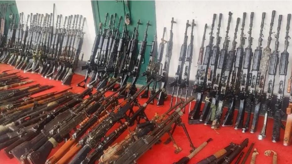 ਮਨੀਪੁਰ ਨੂੰ ਸਾੜਨ ਦੀ ਸਾਜ਼ਿਸ਼ ਕੀਤੀ ਅਸਫਲ, ਸੁਰੱਖਿਆ ਬਲਾਂ ਨੇ 328 ਹਥਿਆਰ, ਵਿਸਫੋਟਕ ਅਤੇ ਜੰਗੀ ਸਮੱਗਰੀ ਕੀਤੀ ਬਰਾਮਦ