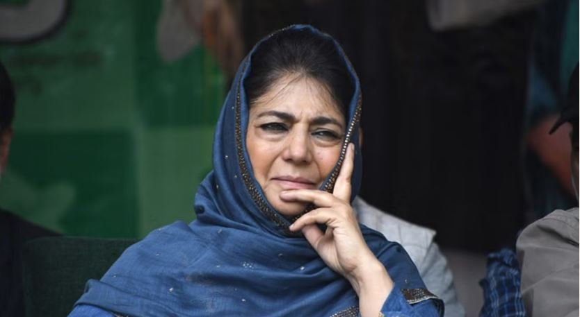 ਮਹਿਬੂਬਾ ਮੁਫ਼ਤੀ ਨੇ ਖੇਡਿਆ ਵੱਡਾ ਦਾਅ, ਕਸ਼ਮੀਰੀ ਪੰਡਿਤਾਂ ਦੀ ਘਾਟੀ ਵਿੱਚ ਵਾਪਸੀ ‘ਤੇ ਦਿੱਤਾ ਜ਼ੋਰ , 5 ਸਾਲਾਂ ਬਾਅਦ ਜੰਮੂ-ਕਸ਼ਮੀਰ ਦੇ LG ਨਾਲ ਕੀਤੀ ਮੁਲਾਕਾਤ