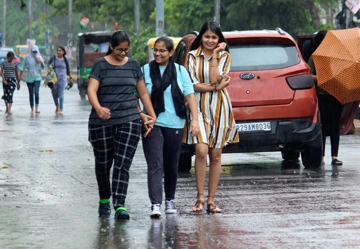 Weather Update:ਮਾਨਸੂਨ ਹਿਮਾਚਲ ਰਾਹੀਂ ਪੰਜਾਬ ਵਿੱਚ ਹੋਇਆ ਦਾਖਲ, ਮੋਹਾਲੀ ‘ਚ ਹੋਈ ਜਲ-ਥੱਲ!