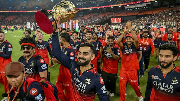 18 ਸਾਲਾਂ ਬਾਅਦ IPL ਜਿੱਤਣ ਵਾਲੀ RCB ਦਾ ਕੌਣ ਹੈ ਮਾਲਿਕ ? ਪ੍ਰਸ਼ੰਸਕ ਵੀ ਲੱਭ ਰਹੇ ਹਨ ਇਸ ਸਵਾਲ ਦਾ ਜਵਾਬ