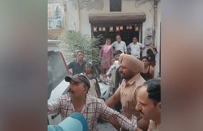 Watch Now: ਸੱ.ਟੇ\ਬਾਜ਼ ਨੇ ਚੀਕ-ਚੀਕ ਪਾਇਆ ਗਾਹ, ਜਦੋਂ ਪੁਲਿਸ ਵਾਲਾ ਘੜੀਸ ਕੇ ਲੈ …