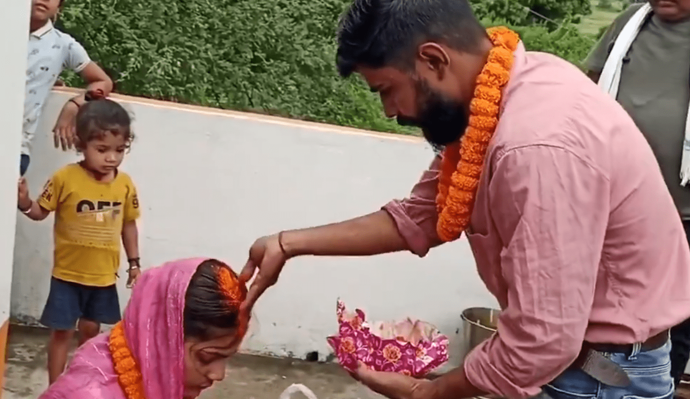 Trending News: ਚਾਚੀ ਨੇ ਭਤੀਜੇ ਨਾਲ ਕਰਵਾਇਆ ਪ੍ਰੇਮ ਵਿਆਹ , ਪਤੀ ਚੁੱਪ-ਚਾਪ ਸਾਹਮਣੇ ਖੜ੍ਹਾ ਰਿਹਾ