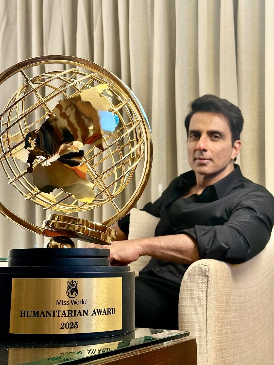 ਸੋਨੂੰ ਸੂਦ ਨੇ Miss World Humanitarian Award ; ਮਾਵਾਂ, ਵਿਦਿਆਰਥੀਆਂ ਅਤੇ ਪ੍ਰਵਾਸੀਆਂ ਨੂੰ ਕੀਤਾ ਸਮਰਪਿਤ
