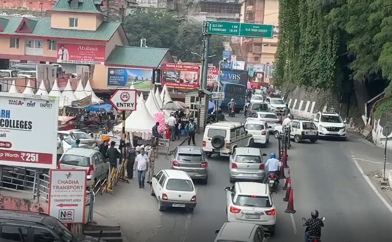 शिमला में सैलानियों की बाढ़, 1 से 10 जून के बीच करीब पांच लाख सैलानी पहुंचे, ट्रैफिक जाम बना बड़ी चुनौती
