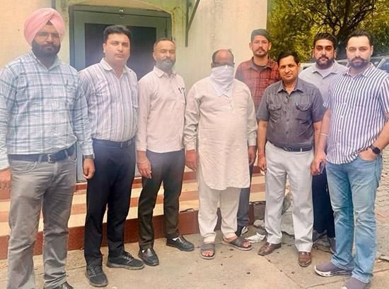 ਡੀ.ਈ.ਓ. ਦਫ਼ਤਰ ਦਾ ਕਲਰਕ ਅਧਿਆਪਕ ਤੋਂ ਦੂਜੀ ਕਿਸ਼ਤ ਦੇ 20000 ਰੁਪਏ ਰਿਸ਼ਵਤ ਲੈਂਦਾ ਰੰਗੇ ਹੱਥੀਂ ਕਾਬੂ