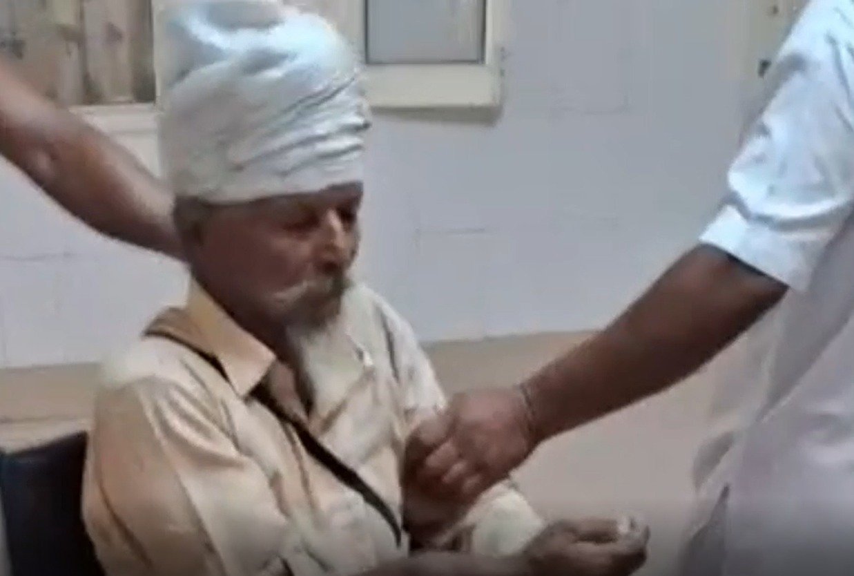 ਫੌਜੀ ਦੇ ਪਰਿਵਾਰ ‘ਤੇ ਜਾਨਲੇਵਾ ਹਮਲਾ, 75 ਸਾਲਾਂ ਬਜ਼ੁਰਗ ‘ਤੇ ਪਿੰਡ ਦੇ ਨੌਜਵਾਨ ਨੇ ਕੀਤਾ ਅਟੈਕ