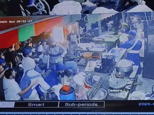 ਨਿਹੰਗ ਬਾਣੇ ‘ਚ ਆਏ ਨੌਜਵਾਨਾਂ ਨੇ ਦੁਕਾਨਦਾਰ ‘ਤੇ ਕੀਤਾ ਹਮਲਾ, ਆਰਡਰ ਵਿੱਚ ਦੇਰੀ ਕਾਰਨ ਕੀਤੀ ਭੰਨਤੋੜ