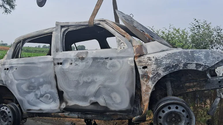 UP Accident: ਯੂਪੀ ਦੇ ਬੁਲੰਦਸ਼ਹਿਰ ਵਿੱਚ ਕਾਰ ਨੂੰ ਲੱਗੀ ਅੱਗ, ਇੱਕੋ ਪਰਿਵਾਰ ਦੇ 5 ਮੈਂਬਰ ਦੀ ਹੋਈ ਮੌਤ