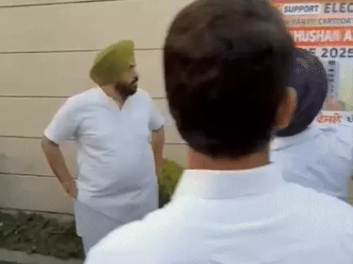 ਲੁਧਿਆਣਾ ਵਿੱਚ ਕਾਂਗਰਸੀ ਉਮੀਦਵਾਰ ਦੇ ਫਲੈਕਸ ਨੂੰ ਹਟਾਉਣ ‘ਤੇ ਹੰਗਾਮਾ, ਯੂਥ ਪ੍ਰਧਾਨ ਮੌਕੇ ‘ਤੇ ਪਹੁੰਚੇ