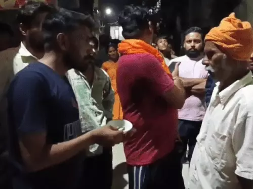 ਲੁਧਿਆਣਾ ਵਿੱਚ ਆਈਸ ਕਰੀਮ ਵਿੱਚੋਂ ਮਿਲੀ ਛਿਪਕਲੀ, 7 ਸਾਲ ਦੇ ਬੱਚੇ ਨੇ ਗਲੀ ਤੋਂ ਖਰੀਦੀ, ਲੋਕਾਂ ਨੇ ਵੇਚਣ ਵਾਲੇ ਨੂੰ ਫੜ ਕੇ ਰੇਹੜੀ ਥਾਣੇ ਹਵਾਲੇ ਕਰ ਦਿੱਤੀ