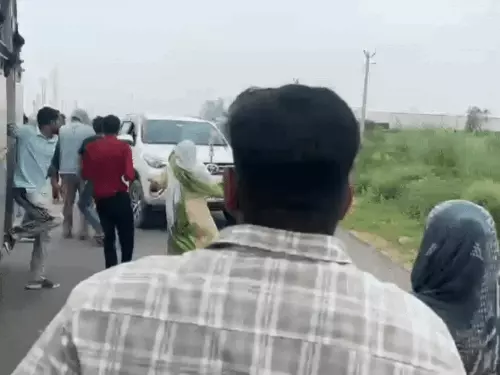 हरियाणा में कार वाले की गुंडागर्दी, रोडवेज बस के सामने लहराई पिस्टल, सवारियां को भी कुचलने की कोशिश