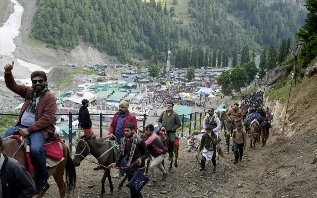 Amarnath Yatra ਰੂਟ ਨੂੰ ‘ਨੋ ਫਲਾਇੰਗ ਜ਼ੋਨ’ ਐਲਾਨਿਆ, ਯੂਏਵੀ, ਡਰੋਨ ਅਤੇ ਜਹਾਜ਼ ਉਡਾਉਣ ‘ਤੇ ਲਗਾਈ ਗਈ ਪਾਬੰਦੀ