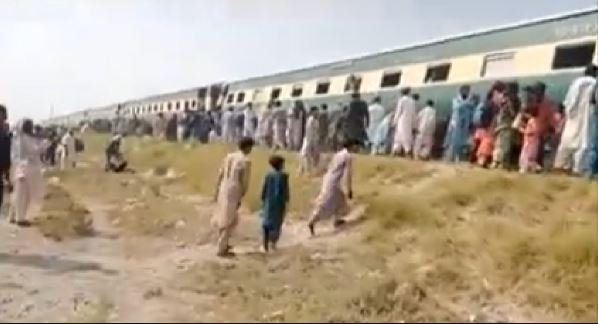 ਧਮਾਕੇ ਤੋਂ ਬਾਅਦ, ਜਾਫਰ ਐਕਸਪ੍ਰੈਸ ਦੇ 4 ਡੱਬੇ ਪਟੜੀ ਤੋਂ ਉਤਰੇ, 3 ਮਹੀਨੇ ਪਹਿਲਾਂ ਇਸੇ ਰੇਲਗੱਡੀ ਨੂੰ ਬਲੋਚਾਂ ਨੇ ਕੀਤਾ ਸੀ ਹਾਈਜੈਕ