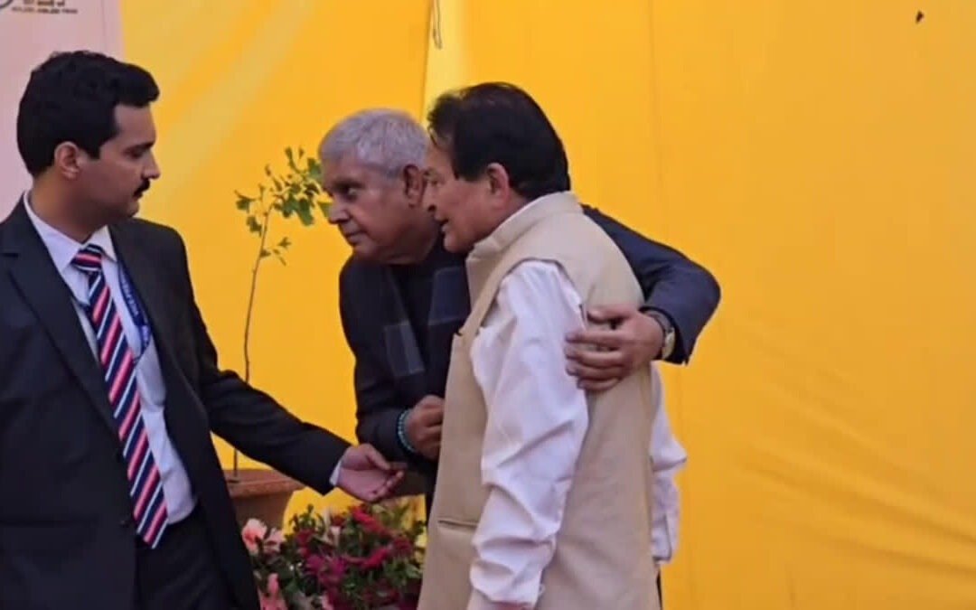 शिक्षा समारोह में फिर बिगड़ी उपराष्ट्रपति धनखड़ की तबीयत, मंच पर ही हुए बेहोश
