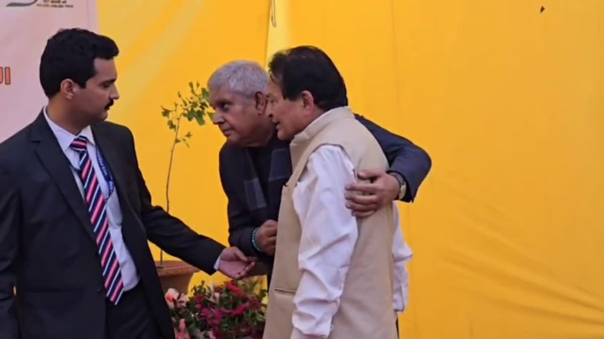 शिक्षा समारोह में फिर बिगड़ी उपराष्ट्रपति धनखड़ की तबीयत, मंच पर ही हुए बेहोश