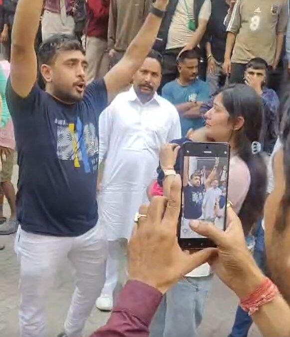 ਮਨਾਲੀ ‘ਚ ਸੈਲਾਨੀਆਂ ਦੀ ਕੁੱਟਮਾਰ, ਪਤਨੀ ਅਤੇ ਲੜਕੀ ਨੂੰ ਕੁੱਟਣ ਦੇ ਆਰੋਪ , ਮਾਮਲੇ ਦੀ ਜਾਂਚ ਜੁਟੀ ਪੁਲਿਸ