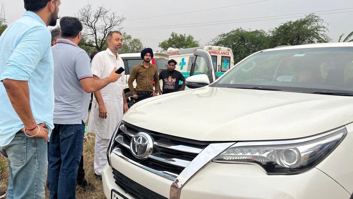 ਮੋਹਾਲੀ ਦੇ ਪ੍ਰਾਪਰਟੀ ਡੀਲਰ ਨੇ ਪੁੱਤਰ- ਪਤਨੀ ਨੂੰ ਗੋਲੀ ਮਾਰ ਫਿਰ ਖੁਦ ਨੂੰ ਮਾਰਿਆ, ਕਾਰ ਚੋਂ ਤਿੰਨ ਲਾਸ਼ਾਂ ਮਿਲਣ ਤੋਂ ਬਾਅਦ ਇਲਾਕੇ ‘ਚ ਦਹਿਸ਼ਤ