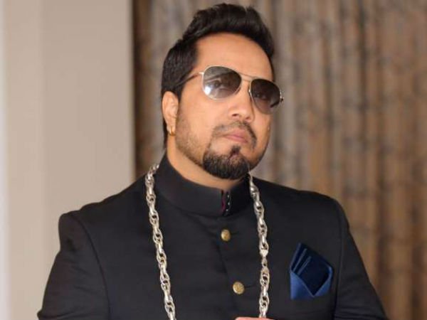 Influencer ਕਮਲ ਕੌਰ ਭਾਬੀ ਦੇ ਕਤਲ ‘ਤੇ ਗਾਇਕ ਮੀਕਾ ਸਿੰਘ ਭੜਕਿਆ: ਕਿਹਾ- ਸਾਡਾ ਭਾਈਚਾਰਾ ਨਿਹੱਥੇ ਲੋਕਾਂ ਅਤੇ ਔਰਤਾਂ ‘ਤੇ ਹੱਥ ਨਹੀਂ ਚੁੱਕਦਾ