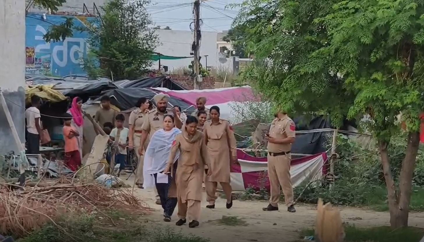 ਚੋਰੀ ਦੀ ਵਾਰਦਾਤਾਂ ਨੂੰ ਵੇਖਦੇ ਪੁਲਿਸ ਨੇ ਚੁੱਕਿਆ ਵੱਡਾ ਕਦਮ, ਸੰਗਰੂਰ ‘ਚ ਪ੍ਰਵਾਸੀਆਂ ਦੀ ਸ਼ਨਾਖਤ ਦੀ ਚੈਕਿੰਗ ਸ਼ੁਰੂ