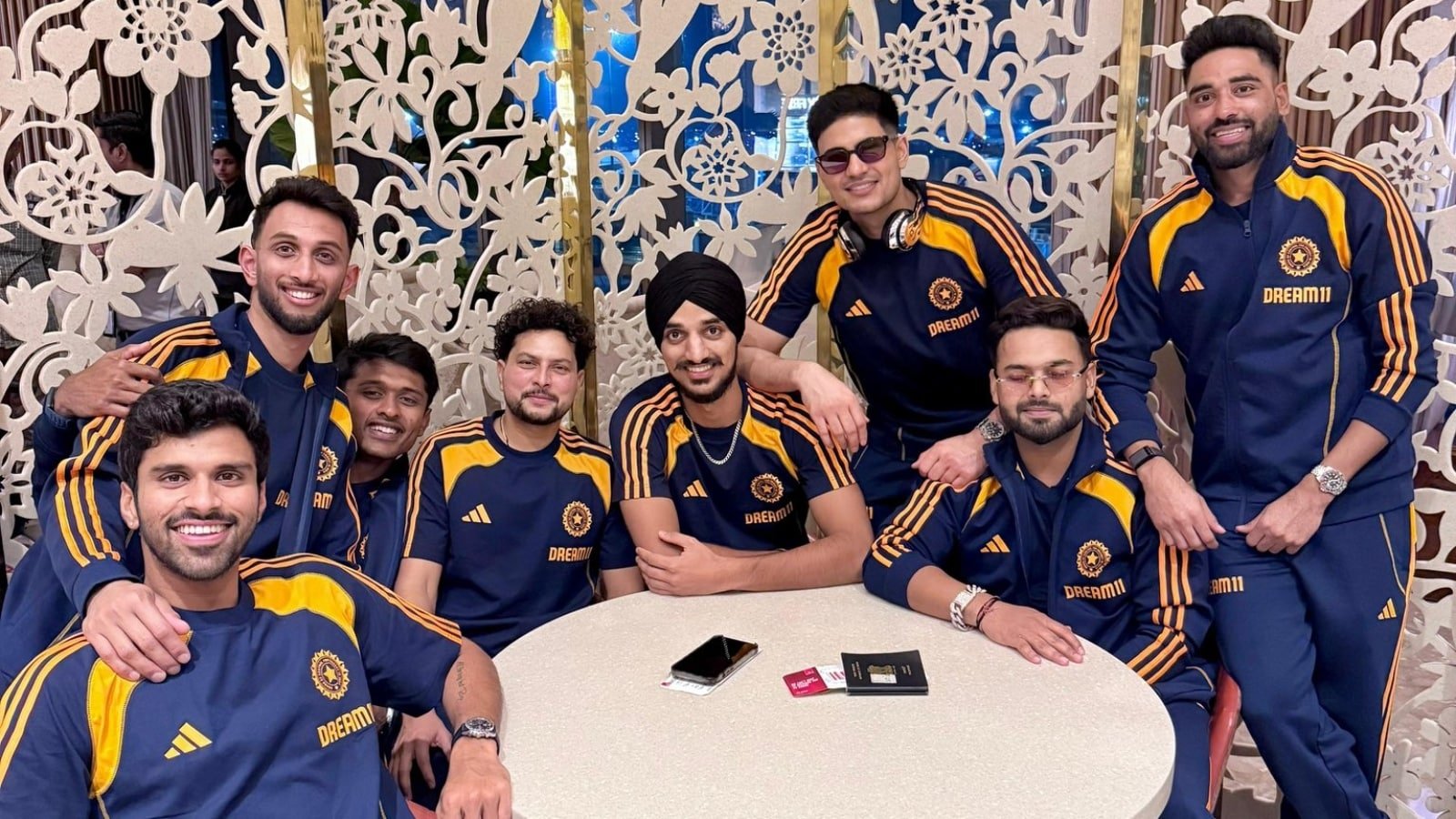 IND vs ENG: ਇੰਗਲੈਂਡ ਲਈ ਰਵਾਨਾ ਹੋਈ ਟੀਮ ਇੰਡੀਆ ਦੀਆਂਂ ਤਸਵੀਰਾਂ ‘ਚ ਨਜ਼ਰ ਆਇਆ ਨਵਾਂ ਜੋਸ਼, ਸਟਾਈਲਿਸ਼ ਲੁੱਕ ‘ਚ ਨਜ਼ਰ ਆਏ ਗਿੱਲ ਸਮੇਤ ਸਾਰੀ ਟੀਮ