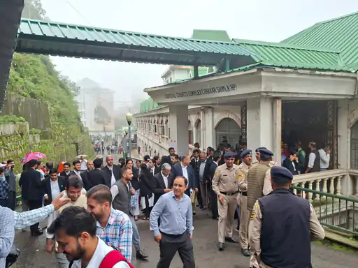 Himachal Pradesh News: ਰਾਜ ਸਕੱਤਰੇਤ ਸਮੇਤ ਚਾਰ ਜ਼ਿਲ੍ਹਾ ਅਦਾਲਤਾਂ ਨੂੰ ਬੰਬ ਨਾਲ ਉਡਾਉਣ ਦੀ ਧਮਕੀ, ਮਚ ਗਈ ਹਫੜਾ-ਦਫੜੀ