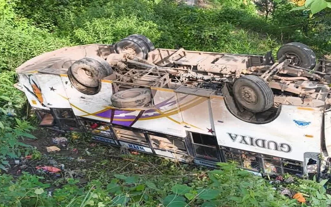 हिमाचल प्रदेश के बिलासपुर में हादसा, पंजाब में सत्संग से लौट रहे श्रद्धालुओं से भरी बस पलटी, 26 यात्री घायल