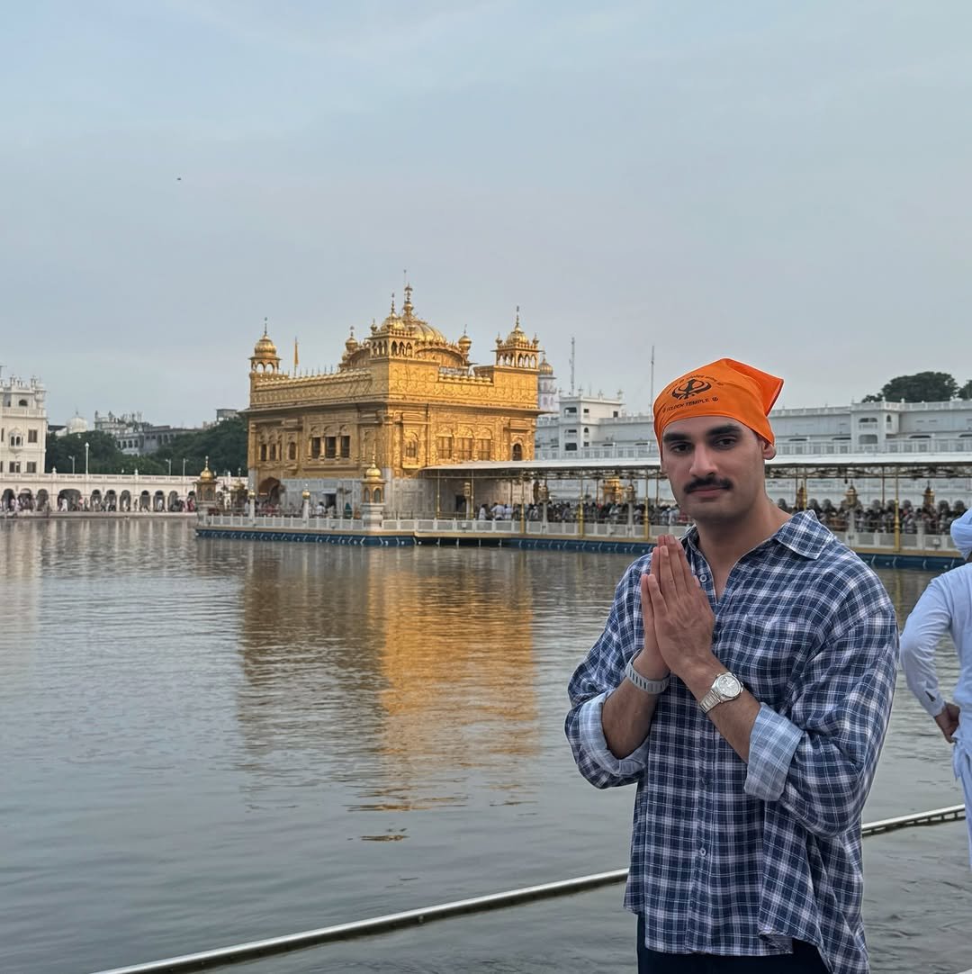 ਸ੍ਰੀ ਹਰਿਮੰਦਰ ਸਾਹਿਬ ਨਤਮਸਤਕ ਹੋਏ ਬਾਲੀਵੁੱਡ ਐਕਟਰ ਅਹਾਨ ਸ਼ੈੱਟੀ, ਬਾਰਡਰ-2 ਦੀ ਸ਼ੂਟਿੰਗ ਖ਼ਤਮ ਹੁੰਦਿਆਂ ਕੀਤੀ ਅਰਦਾਸ