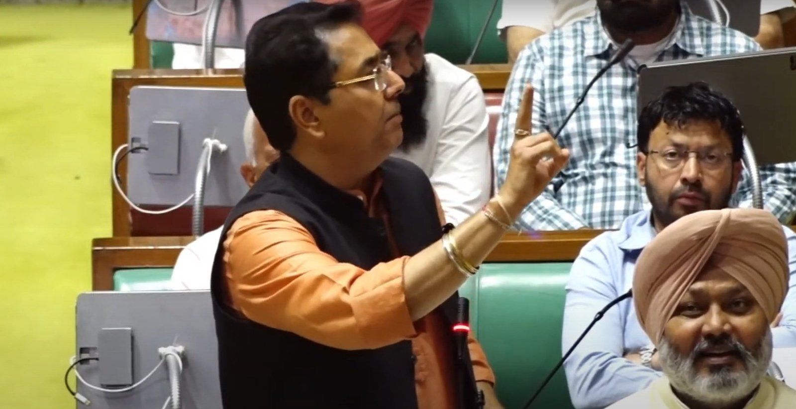 ਨਾਬਾਲਗਾਂ ਲਈ ਬਣਨੇ ਚਾਹੀਦੇ ਹਨ ਉਮਰ ਅਧਾਰਿਤ ਸੋਸ਼ਲ ਮੀਡੀਆ ਨਿਯਮ: ਅਮਨ ਅਰੋੜਾ