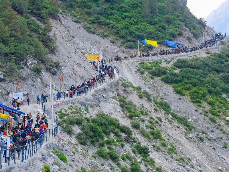 Amarnath Yatra 2025: ਖਰਾਬ ਮੌਸਮ ਕਾਰਨ ਜੰਮੂ ਤੋਂ ਅਮਰਨਾਥ ਯਾਤਰਾ ਮੁਲਤਵੀ, ਜ਼ਮੀਨ ਖਿਸਕਣ ਕਾਰਨ ਮਹਿਲਾ ਸ਼ਰਧਾਲੂ ਦੀ ਮੌਤ, ਤਿੰਨ ਹੋਰ ਜ਼ਖਮੀ