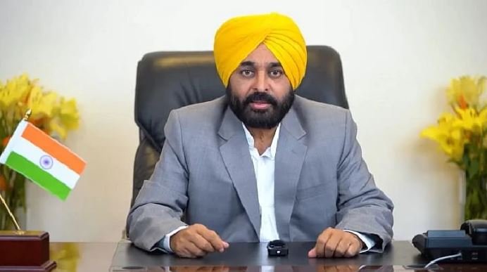 ਭਗਵੰਤ ਮਾਨ ਵੱਲੋਂ 11 ਅਨਮੋਲ ਜ਼ਿੰਦਗੀਆਂ ਬਚਾਉਣ ਵਾਲੇ ਚਾਰ ਪੁਲਿਸ ਜਵਾਨਾਂ ਲਈ ‘ਮੁੱਖ ਮੰਤਰੀ ਰਕਸ਼ਕ ਪਦਕ’ ਦਾ ਐਲਾਨ