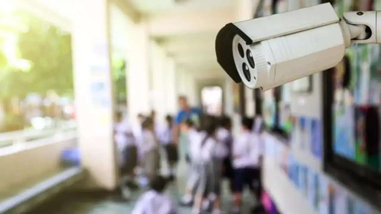 बच्चों की सुरक्षा के लिए CBSE स्कूलों के हर कोने में लगेगा CCTV, ‘तीसरी आंख’ से होगी बच्चों की सुरक्षा जानें क्या है वजह