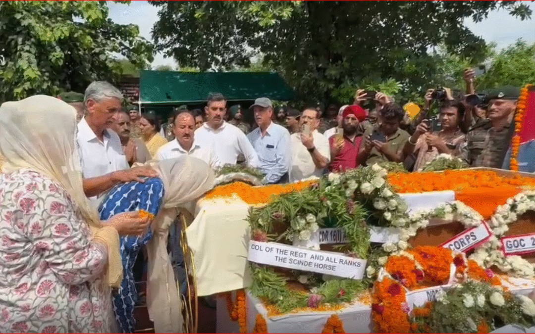 Pathankot News: ਲੱਦਾਖ ‘ਚ ਸ਼ਹੀਦ ਹੋਏ ਕਰਨਲ ਭਾਨੂ ਪ੍ਰਤਾਪ ਨੂੰ ਨਮ ਅੱਖਾਂ ਹੇਠ ਵਿਦਾਇਗੀ