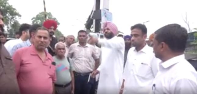 ਸਾਂਸਦ ਗੁਰਜੀਤ ਸਿੰਘ ਔਜਲਾ ਵੱਲੋਂ ਅੰਮ੍ਰਿਤਸਰ ਦੇ ਸਾਰੇ ਰੇਲਵੇ ਫਾਟਕਾਂ ਦਾ ਕੀਤਾ ਗਿਆ ਦੌਰਾ