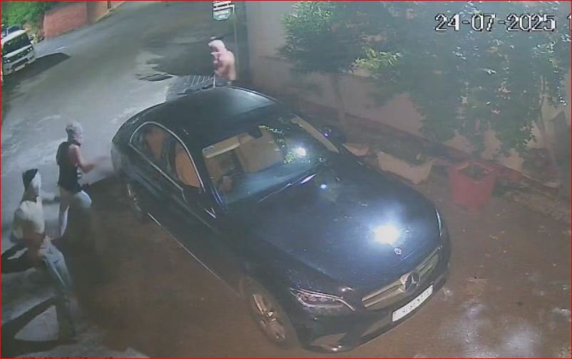 ਸ਼ਰਾਰਤੀ ਅਨਸਰਾਂ ਨੇ ਹਥਿਆਰਾਂ ਤੇ ਪੱਥਰਾਂ ਨਾਲ ਕਾਰ ਦੀ ਕੀਤੀ ਭੰਨ-ਤੋੜ, ਔਰਤ ਨੇ ਪੁਲਿਸ ‘ਤੇ ਲਗਾਏ ਦੋਸ਼