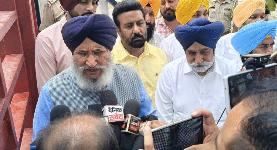 ਅਕਾਲੀ ਆਗੂਆਂ ਨੂੰ ਜੇਲ੍ਹ ਵਿੱਚ ਮਜੀਠੀਆ ਨੂੰ ਮਿਲਣ ਤੋਂ ਰੋਕਿਆ, ਚੀਮਾ ਨੇ ਇੱਕ ਪੋਸਟ ਵਿੱਚ ਲਿਖਿਆ- ਵਿਰੋਧੀ ਧਿਰ ਨੂੰ ਚੁੱਪ ਕਰਾਉਣ ਦੀ ‘ਆਪ’ ਦੀ ਨੀਤੀ ਦਾ ਪਰਦਾਫਾਸ਼