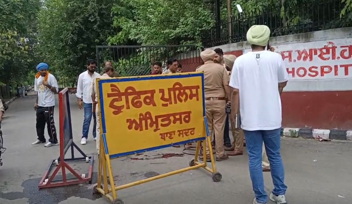 ਪੁਲਿਸ ਥਾਣੇ ਦੇ ਬਾਹਰ ਤਾਬੜਤੋੜ ਹੋਈ ਫਾਇਰਿੰਗ