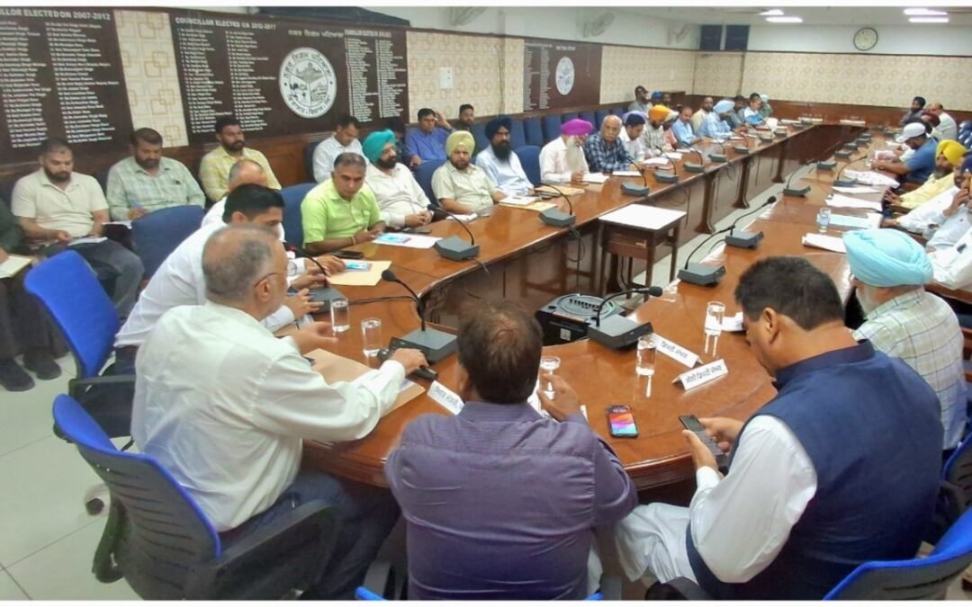ਪ੍ਰਾਈਵੇਟ ਬਿਲਡਰਾਂ ਵੱਲੋਂ ਬਣਾਈਆਂ ਕਲੋਨੀਆਂ ’ਚ ਬੁਨਿਆਦੀ ਢਾਂਚੇ ਦੀਆਂ ਘਾਟਾਂ ਦਾ ਸਿਹਤ ਮੰਤਰੀ ਨੇ ਲਿਆ ਗੰਭੀਰ ਨੋਟਿਸ, ਹੋਵੇਗੀ ਸਖ਼ਤ ਕਾਰਵਾਈ