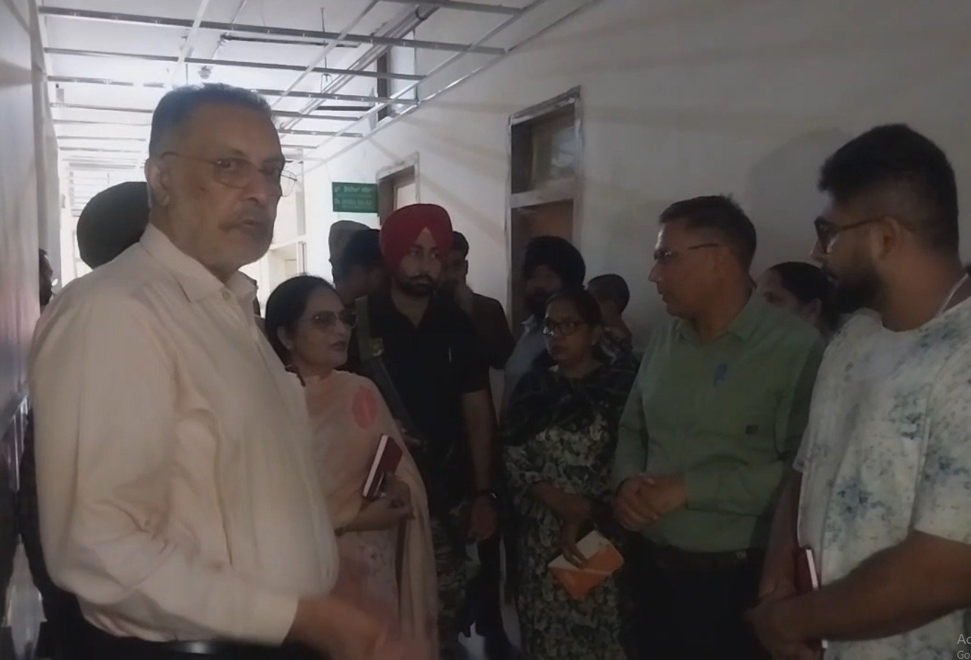 ਰੋਪੜ ਸਿਵਲ ਹਸਪਤਾਲ ਦਾ ਅਚਨਚੇਤ ਦੌਰਾ ਕਰਨ ਪਹੁੰਚੇ ਸਿਹਤ ਮੰਤਰੀ, ਬਾਹਰੋਂ ਦਵਾਈਆਂ ਲਿਖਣ ‘ਤੇ ਲਿਆ ਸਖ਼ਤ ਨੋਟਿਸ