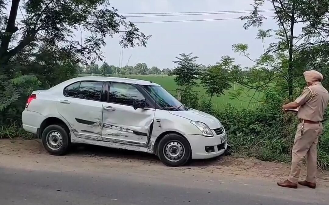 ਫਰੀਦਕੋਟ-ਤਲਵੰਡੀ ਬਾਈਪਾਸ ‘ਤੇ ਦੋ ਕਾਰਾਂ ਦੀ ਟੱਕਰ, ਬੇਕਾਬੂ ਕਾਰ ਨਹਿਰ ‘ਚ ਡਿੱਗੀ, ਕਾਰ ਸਵਾਰ ਬਜ਼ੁਰਗ ਨੂੰ ਲੋਕਾਂ ਨੇ ਕੱਢਿਆ ਬਾਹਰ