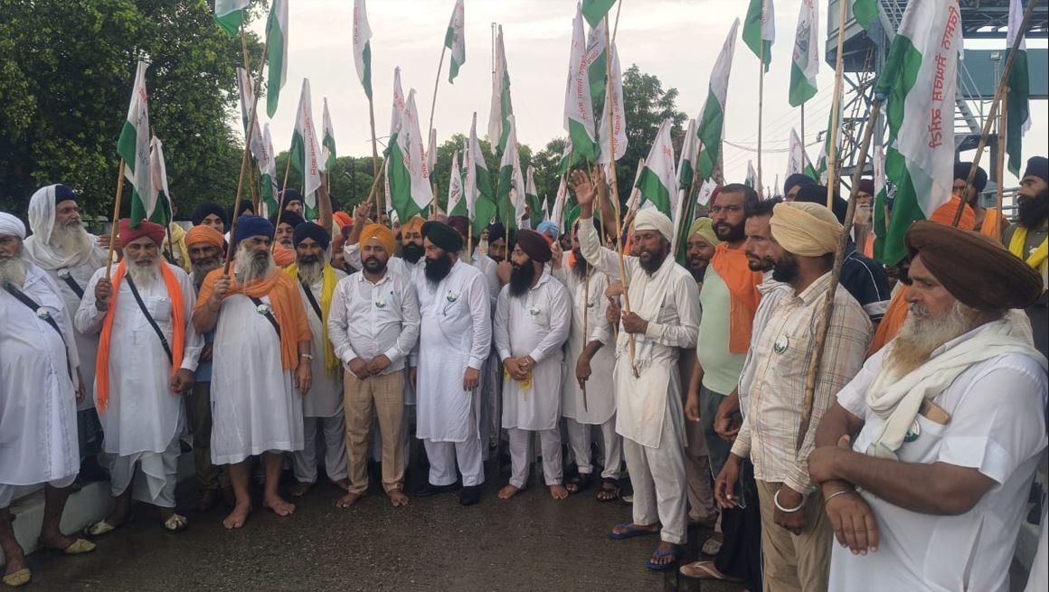 ਹੜ੍ਹ ਪੀੜਤ ਕਿਸਾਨ ਸੰਘਰਸ਼ ਕਮੇਟੀ ਨੇ ਆਪਣੀਆਂ ਹੱਕੀ ਮੰਗਾਂ ਨੂੰ ਲੈ ਕੇ ਨੈਸ਼ਨਲ ਹਾਈਵੇ ਤੇ ਲਾਇਆ ਧਰਨਾ