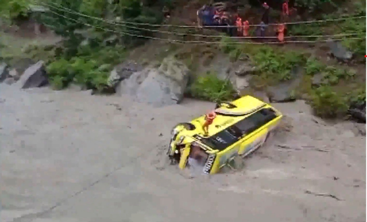 जम्मू-कश्मीर के गांदरबल जिले में बड़ा हादसा, ITBP जवानों को ले जा रही बस सिंध नदी में गिरी