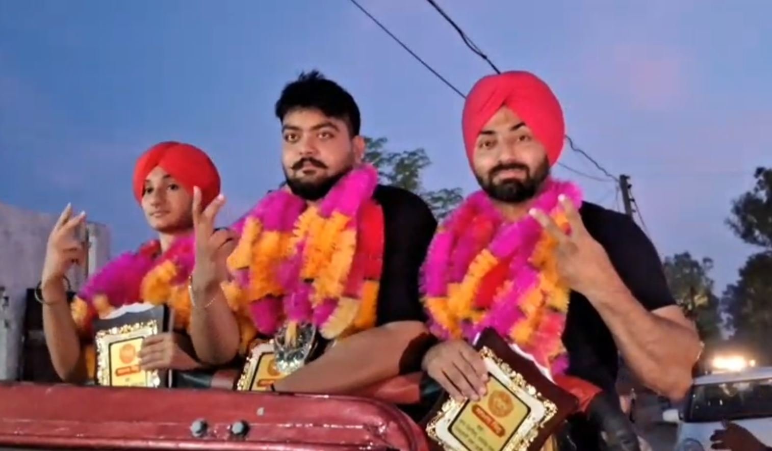 ਏਸ਼ੀਆਈ ਪਾਵਰ ਲਿਫਟਿੰਗ ਮੁਕਾਬਲੇ ‘ਚ ਤਿੰਨ ਨੌਜਵਾਨਾਂ ਨੇ ਵਰਲਡ ਰਿਕਾਰਡ ਤੋੜ ਹਾਸਿਲ ਕੀਤਾ ਗੋਲਡ, ਪਿੰਡ ‘ਚ ਖੁਸ਼ੀ ਦੀ ਲਹਿਰ